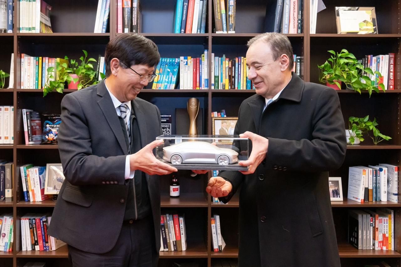 Sonora avanza negociación con el gigante tecnológico FOXCONN; iniciarán ruta para impulsar ciudades inteligentes y electromovilidad