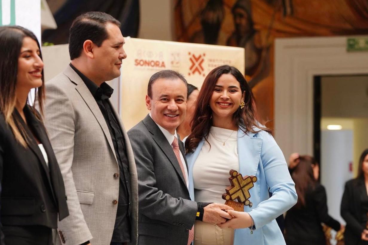 Gobernador Durazo premia con 100 mil pesos a ganadores del Premio Estatal de la Juventud 2024 Gobernador Durazo premia con 100 mil pesos a ganadores del Premio Estatal de la Juventud 2024
