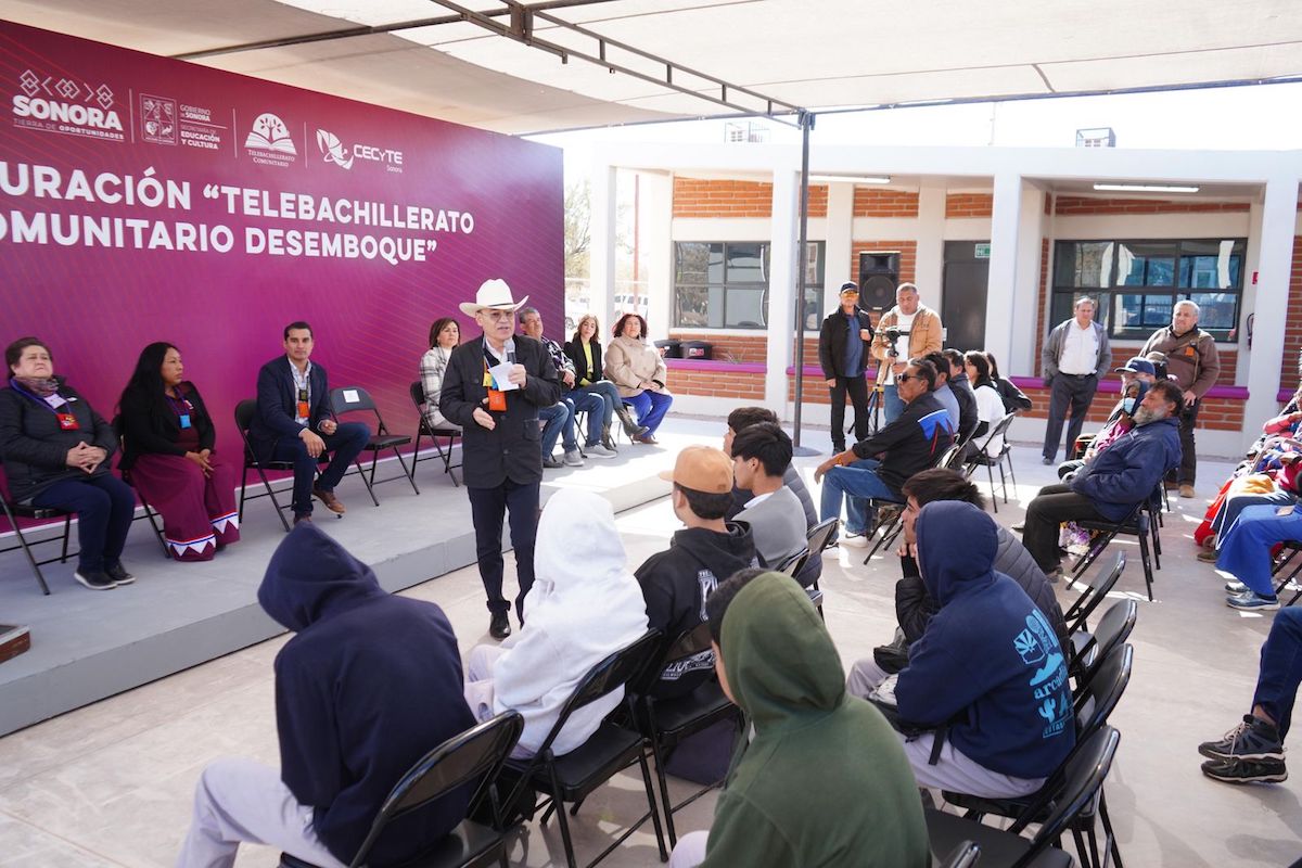 Cumple Gobernador Durazo a estudiantes Seris con entrega 698 de libros en Desemboque Cumple Gobernador Durazo a estudiantes Seris con entrega 698 de libros en Desemboque