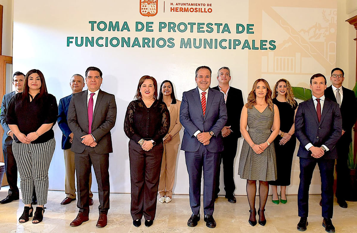 Toma protesta Antonio Astiazarán a servidores públicos en nuevas áreas municipales