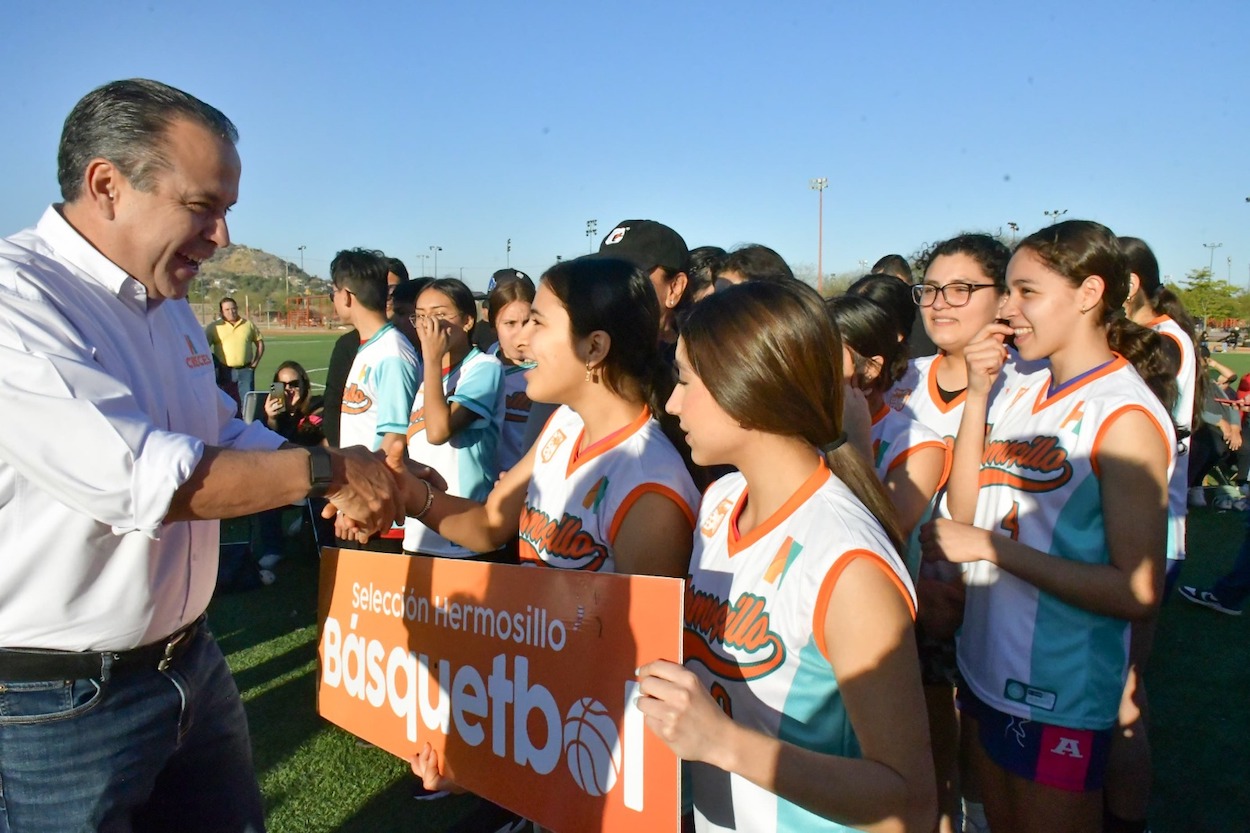 Reconoce Toño Astiazarán a deportistas representantes de Hermosillo en la etapa estatal de los Juegos Nacionales CONADE 2025 Reconoce Toño Astiazarán a deportistas representantes de Hermosillo en la etapa estatal de los Juegos Nacionales CONADE 2025