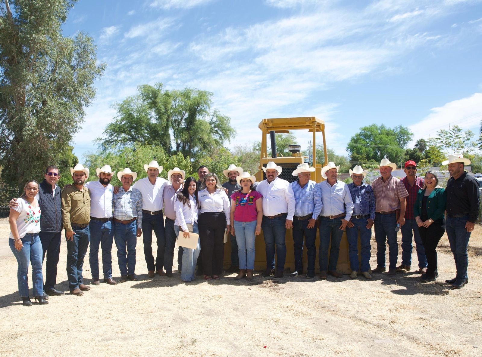 Entrega Gobierno de Sonora maquinaria a ganaderos de Quiriego y Rosario