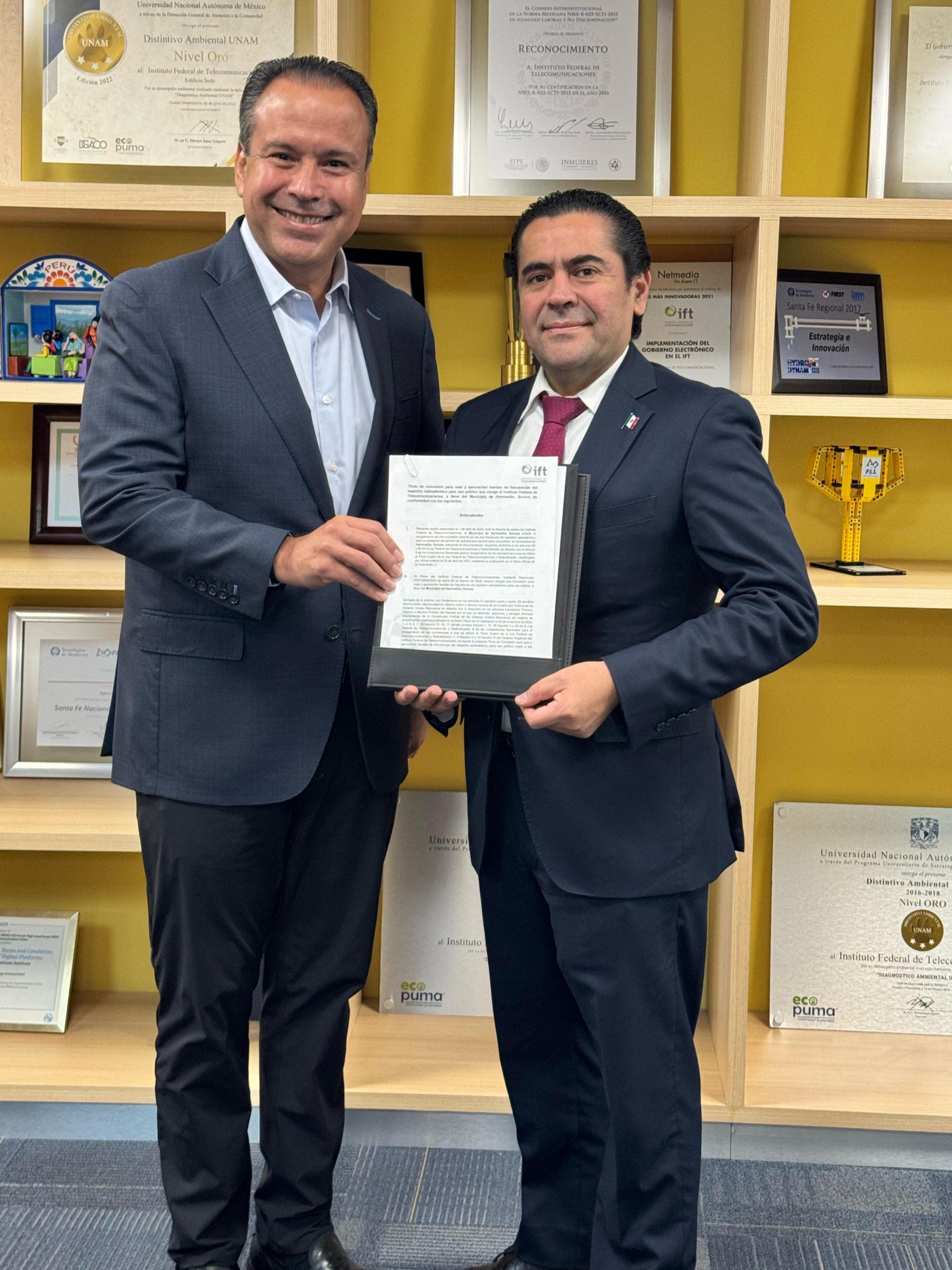 Hermosillo hace historia al recibir la primera concesión de radio pública: Toño Astiazarán Hermosillo hace historia al recibir la primera concesión de radio pública: Toño Astiazarán