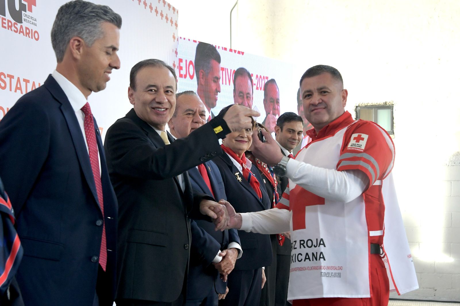 Entrega Gobernador Durazo siete ambulancias en el marco de la Colecta Estatal 2025 de Cruz Roja