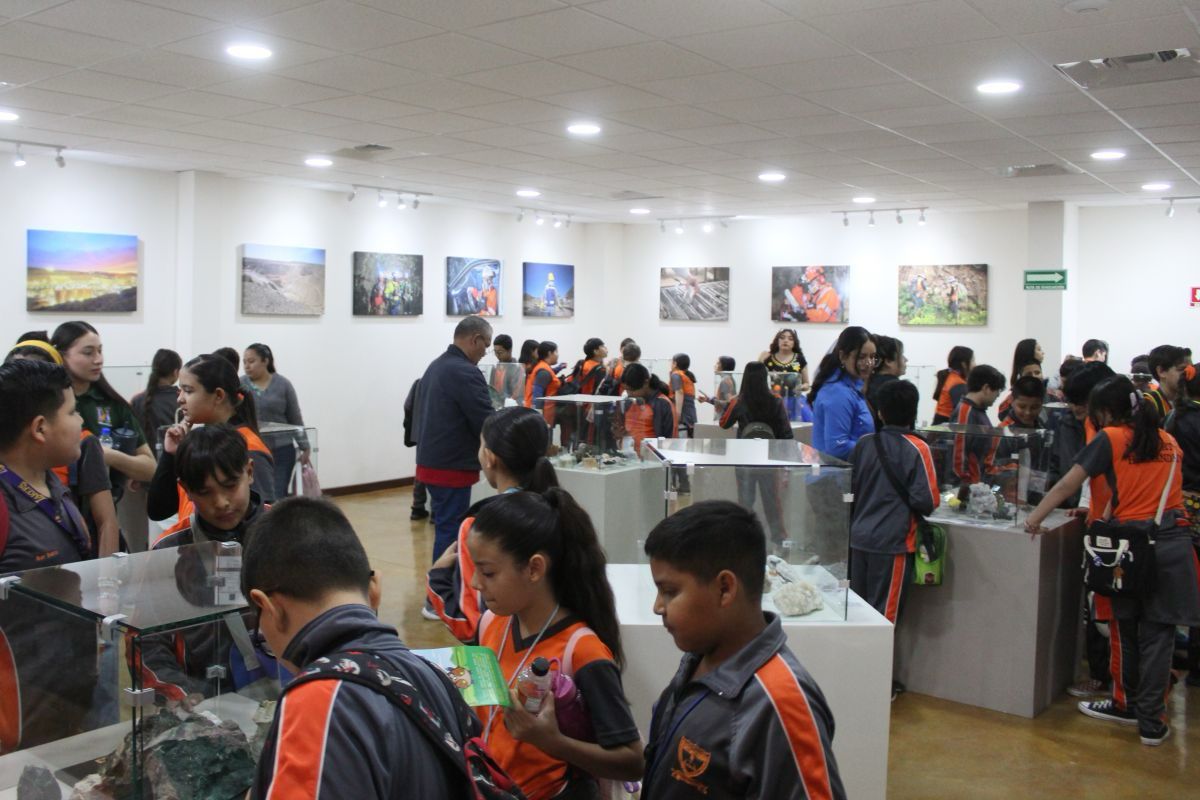 Disfrutan excursión minera estudiantes de primaria