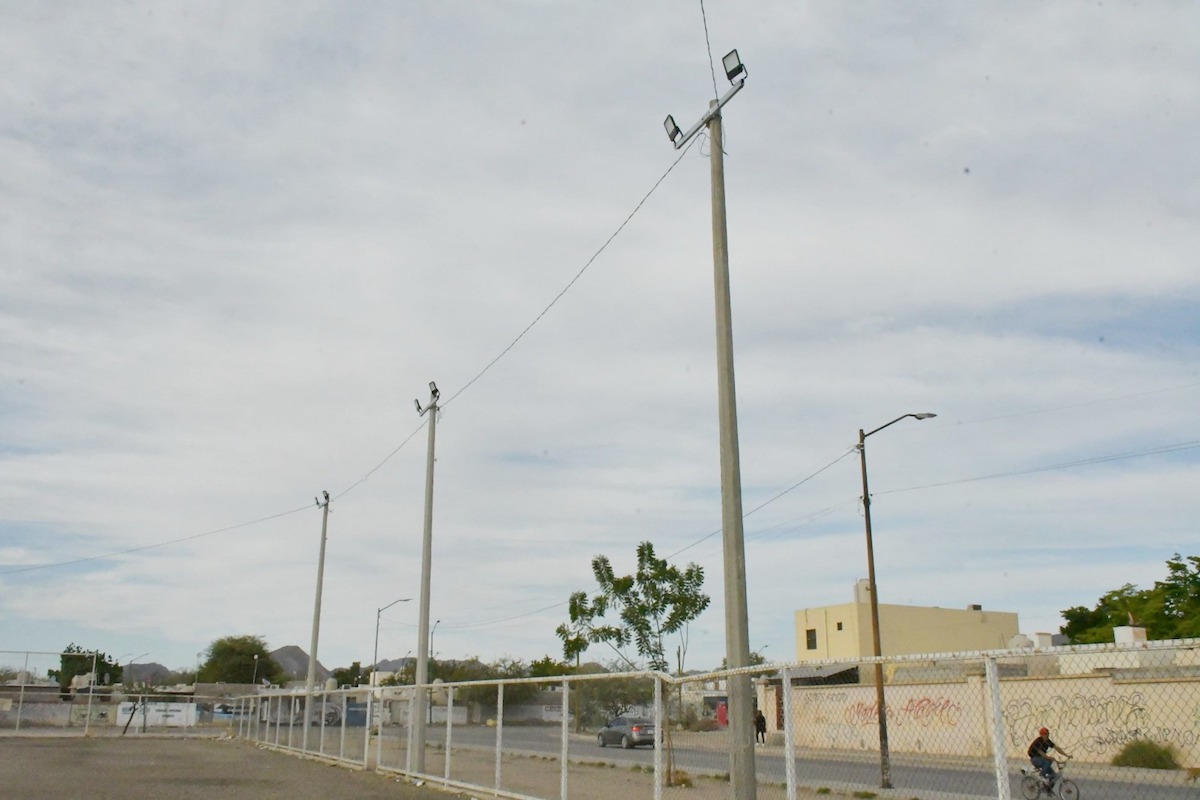 Beneficia Ayuntamiento de Hermosillo a familias de Tierra Nueva con programa “Ilumina Tu Calle” Beneficia Ayuntamiento de Hermosillo a familias de Tierra Nueva con programa “Ilumina Tu Calle”