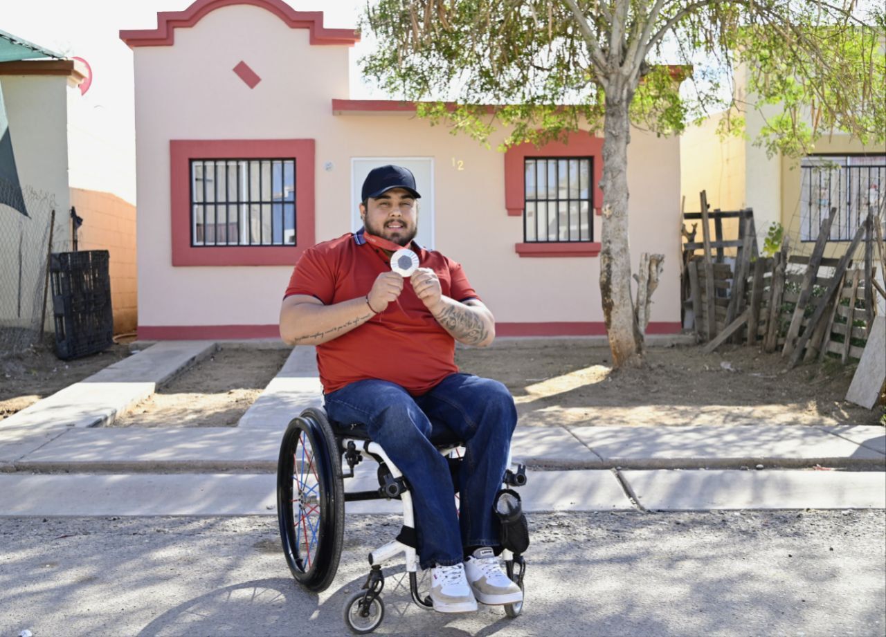 Gobernador Durazo entrega vivienda adaptada a medallista paralímpico Edgar Fuentes en reconocimiento a su talento Gobernador Durazo entrega vivienda adaptada a medallista paralímpico Edgar Fuentes en reconocimiento a su talento