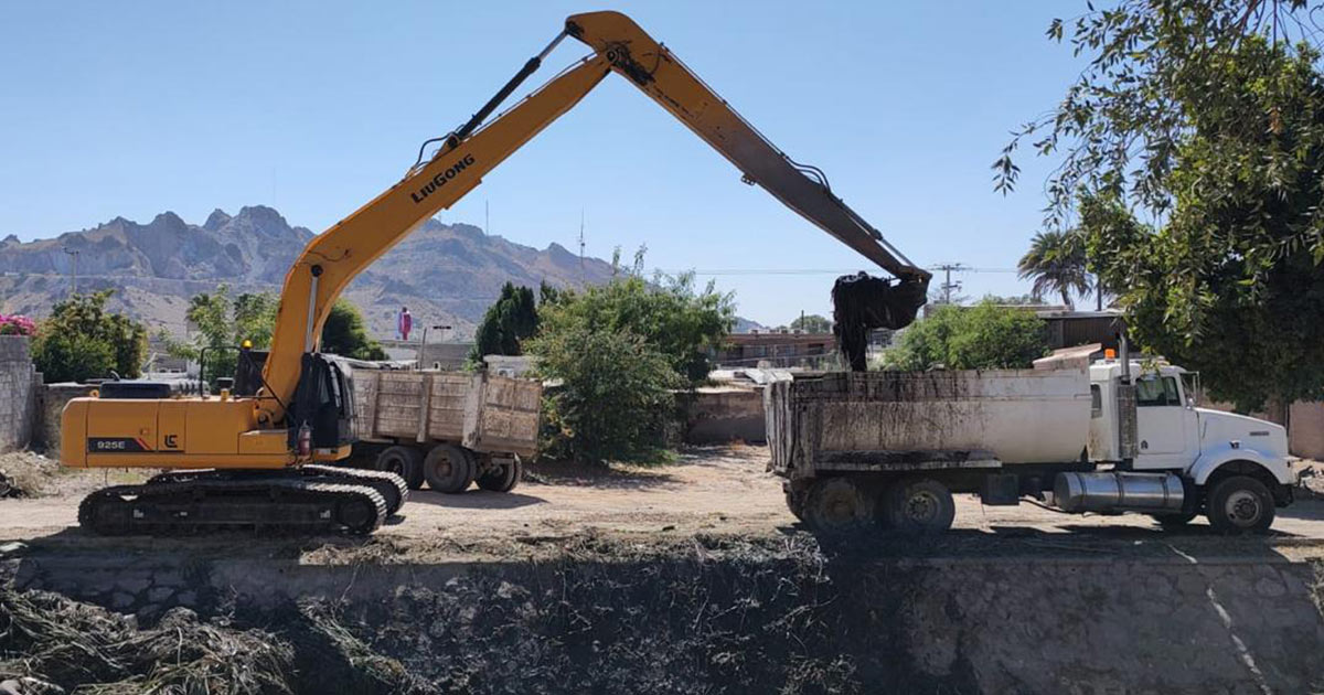 Realiza Servicios Públicos Municipales limpieza de canales y arroyos