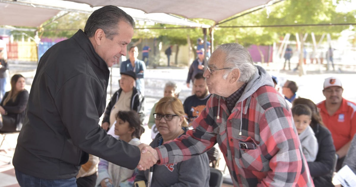 Beneficia Antonio Astiazarán a vecinos de la Cuauhtémoc con servicios de salud y descacharre