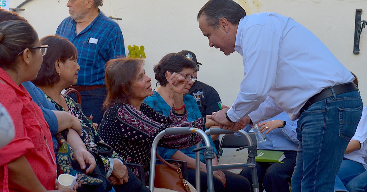 Atiende Toño Astiazarán a vecinos de la Balderrama en Miércoles en Tu Colonia Atiende Toño Astiazarán a vecinos de la Balderrama en Miércoles en Tu Colonia