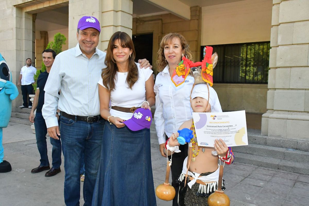 Reafirman Toño Astiazarán y Patty Ruibal compromiso con la inclusión al convivir con niñas y niños de club Teletón Reafirman Toño Astiazarán y Patty Ruibal compromiso con la inclusión al convivir con niñas y niños de club Teletón