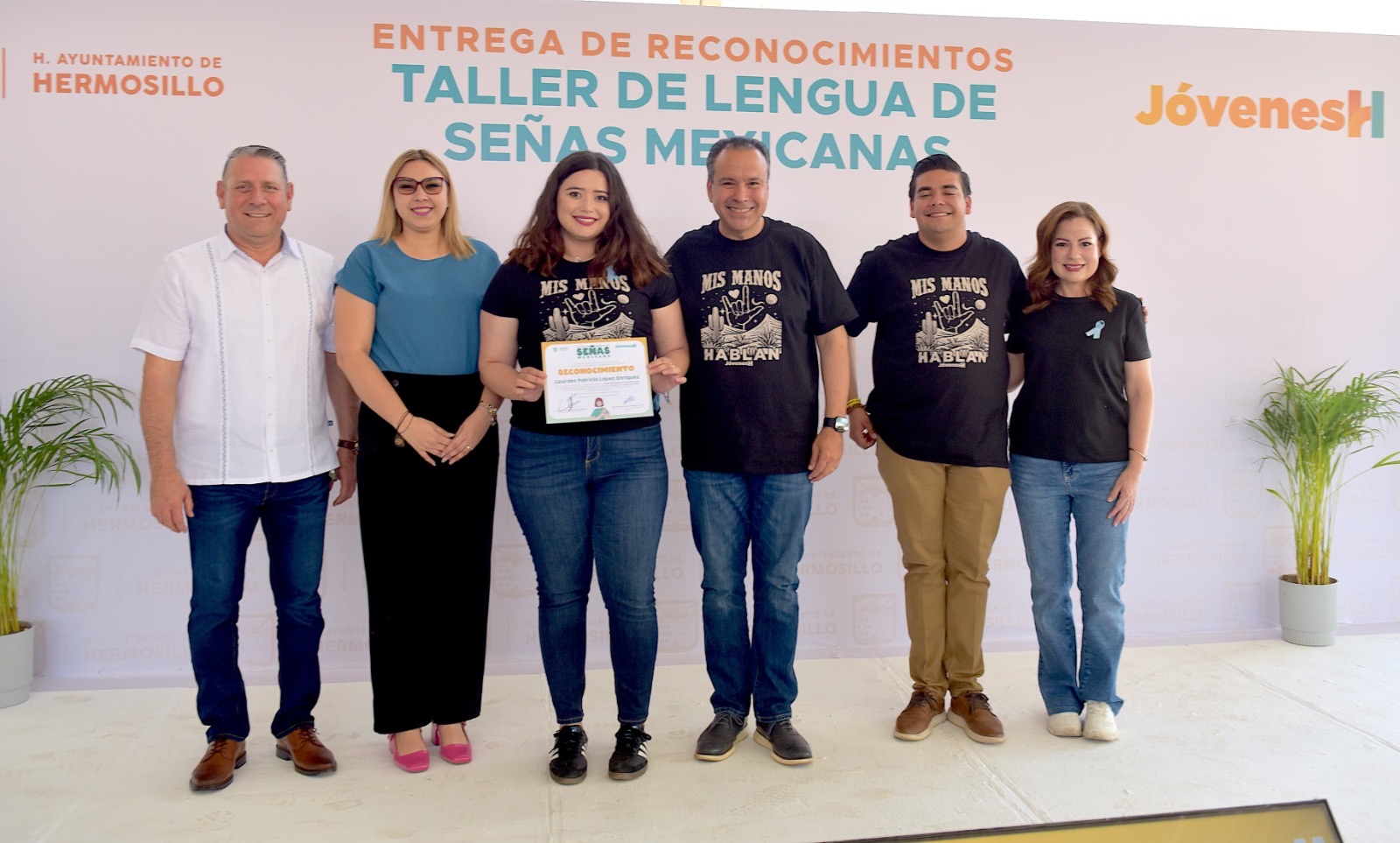 Reconoce Toño Astiazarán a graduados del Taller de Lengua de Señas Mexicana