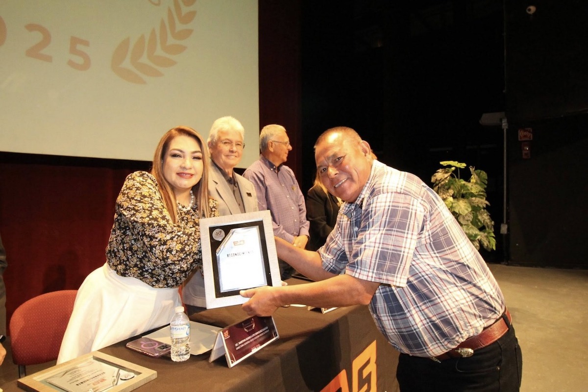Entrega Gobierno de Sonora reconocimientos a docentes y personal: Cobach
