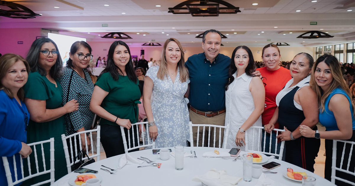 Reconocen Toño Astiazarán y Patty Ruibal labor de servidoras públicas para la ciudadanía Reconocen Toño Astiazarán y Patty Ruibal labor de servidoras públicas para la ciudadanía