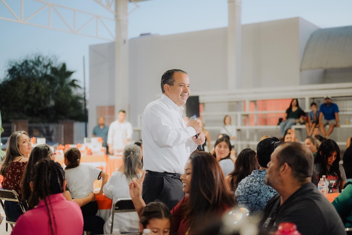 Benefician Toño Astiazarán y Patty Ruibal con servicio médico a colaboradoras del programa de desayunos escolares en la Internacional