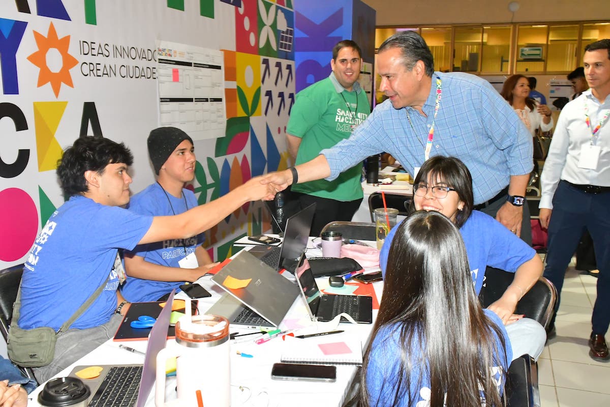 Integra Toño Astiazarán a jóvenes en Hackaton 2025 para modernizar Hermosillo con innovación