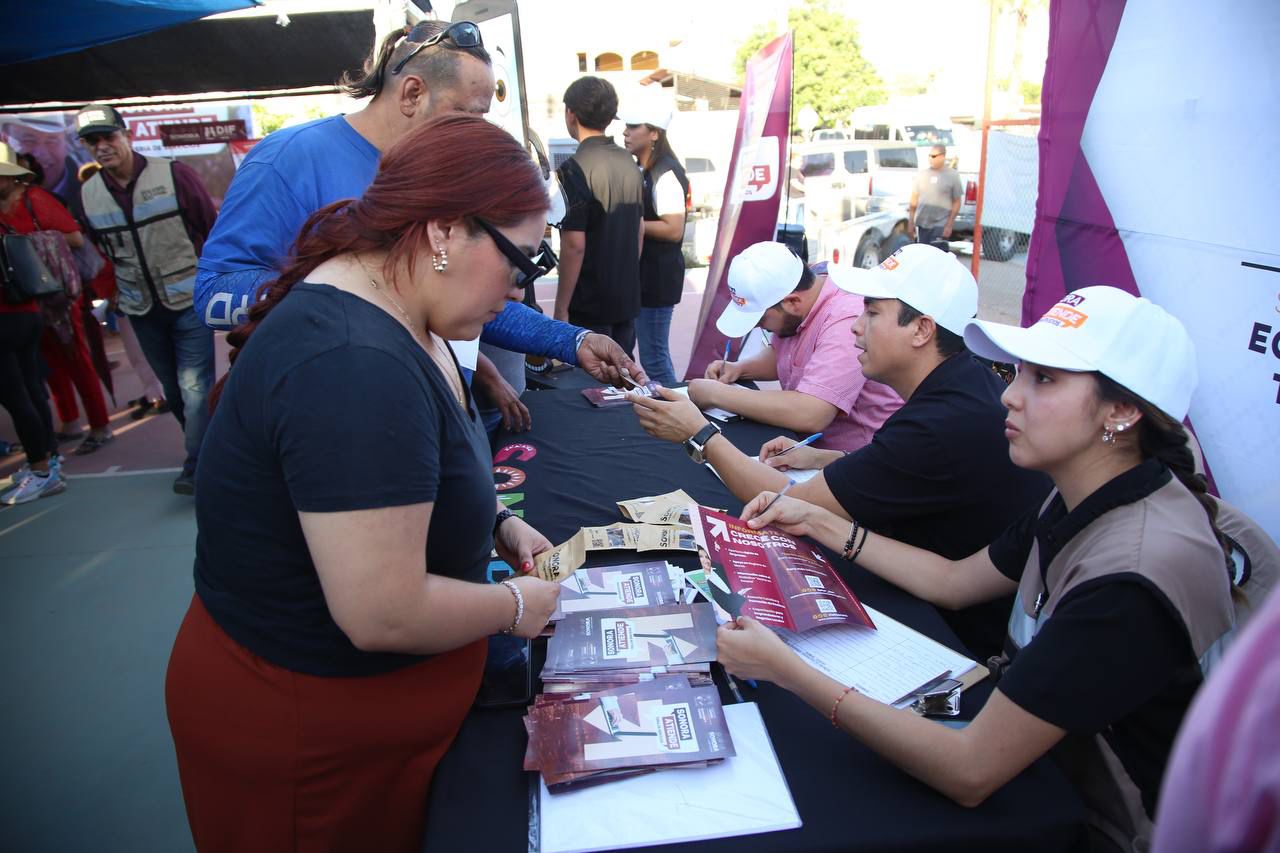 Gobernador Durazo lleva feria de servicios gratuitos «Sonora Atiende» a colonia Mártires de Cananea Gobernador Durazo lleva feria de servicios gratuitos «Sonora Atiende» a colonia Mártires de Cananea