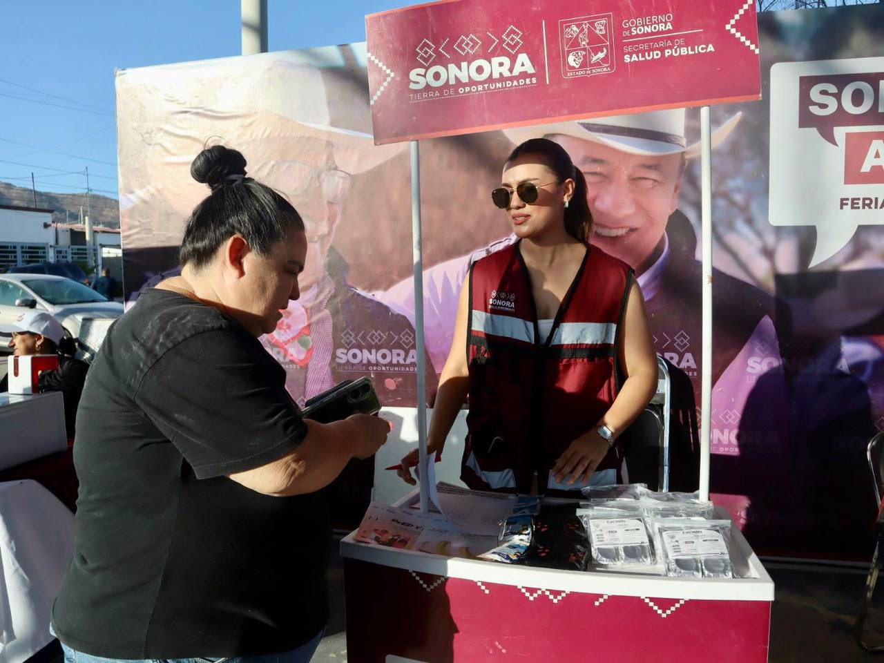 Gobernador Durazo cumple a familias de la colonia La Caridad con servicios gratuitos de “Sonora Atiende”