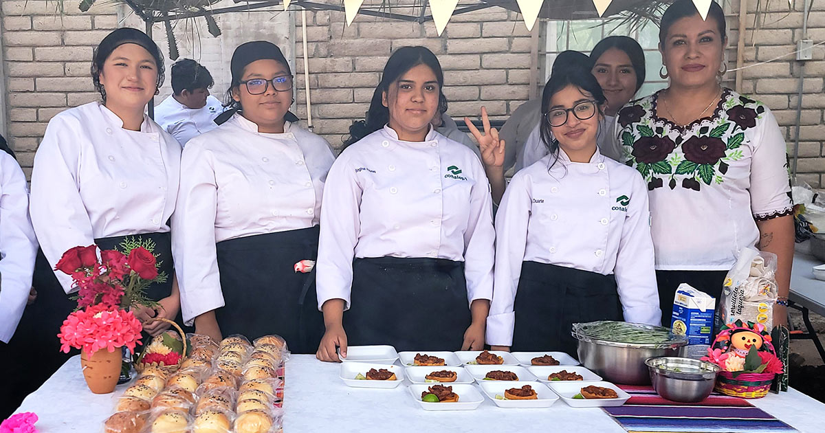 Alumnado de Conalep Sonora recrea sabores ancestrales en festival gastronómico