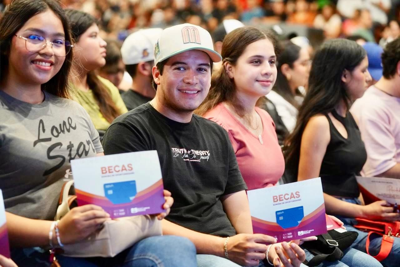 Cumple Gobernador Durazo a población del sur con becas a estudiantes y apoyos para familias vulnerables