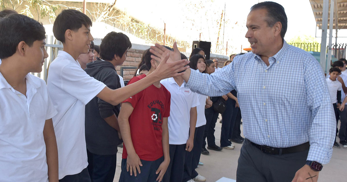 Apoyan Toño Astiazarán y Patty Ruibal a jóvenes con el programa Advertencia para prevenir adicciones Apoyan Toño Astiazarán y Patty Ruibal a jóvenes con el programa Advertencia para prevenir adicciones