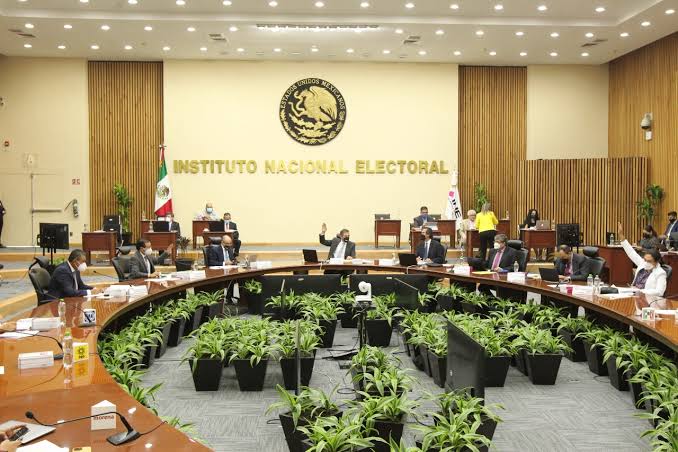 INE sanciona a 118 jueces electos por uso de “acordeones” en elección judicial