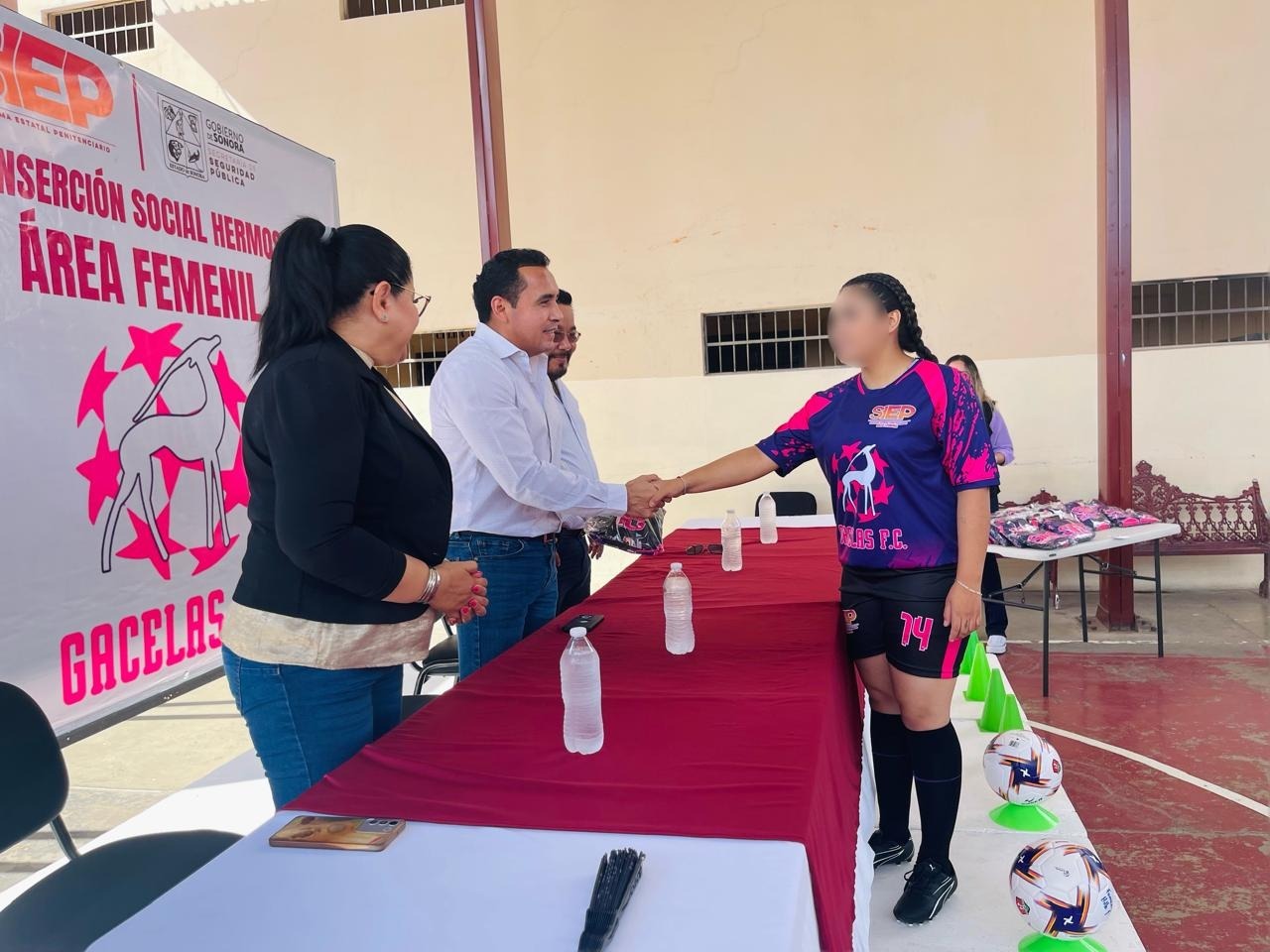 Entrega Gobierno de Sonora uniformes deportivos a población del Cereso Femenil de Hermosillo