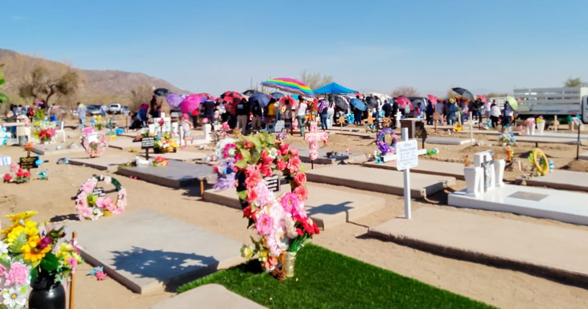 Con globos blancos al cielo despiden a las señora Margarita y sus hijas seres queridos y amigos