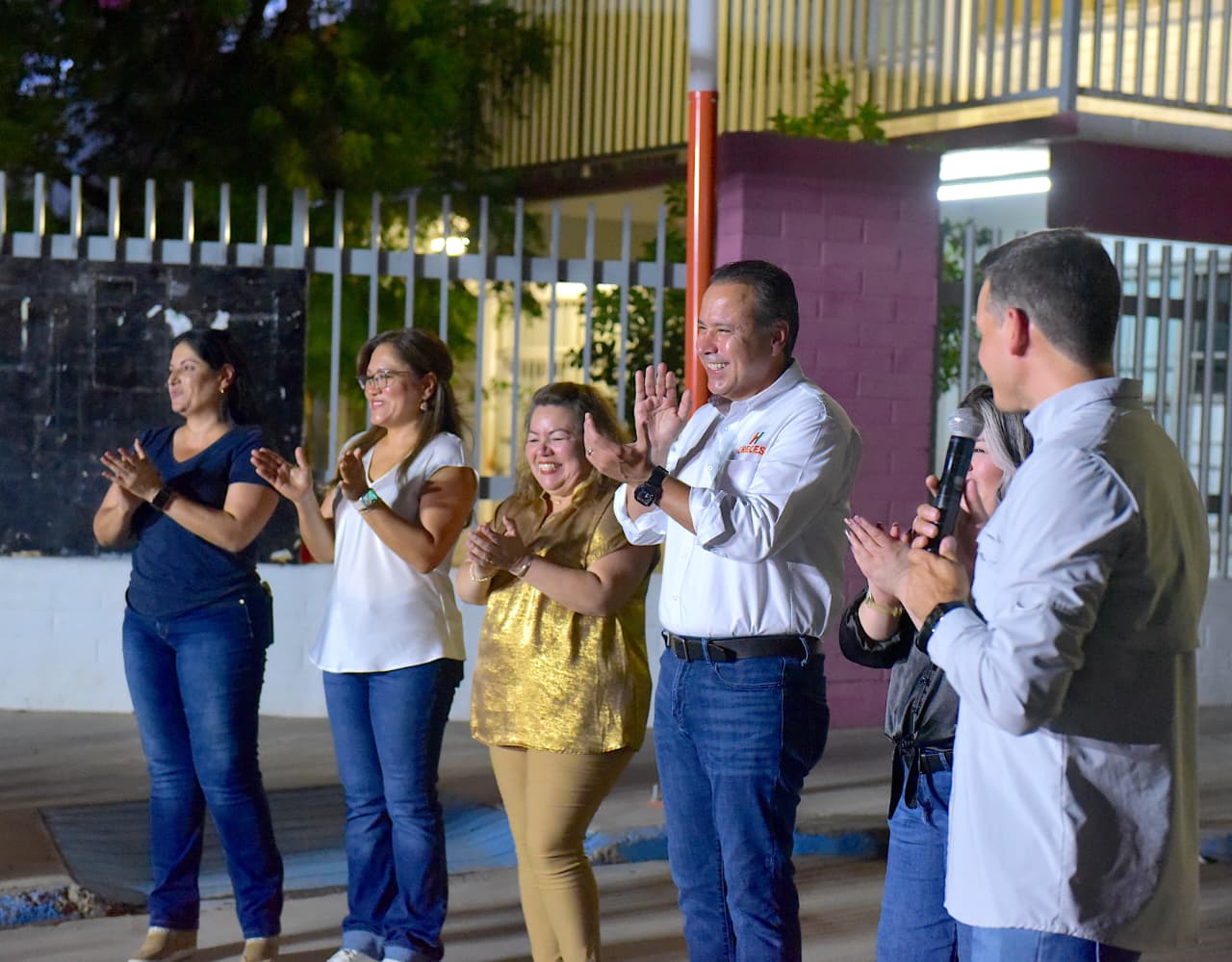 Beneficia Toño Astiazarán a familias y estudiantes del Choyal con tramo Camina Segura Número 33