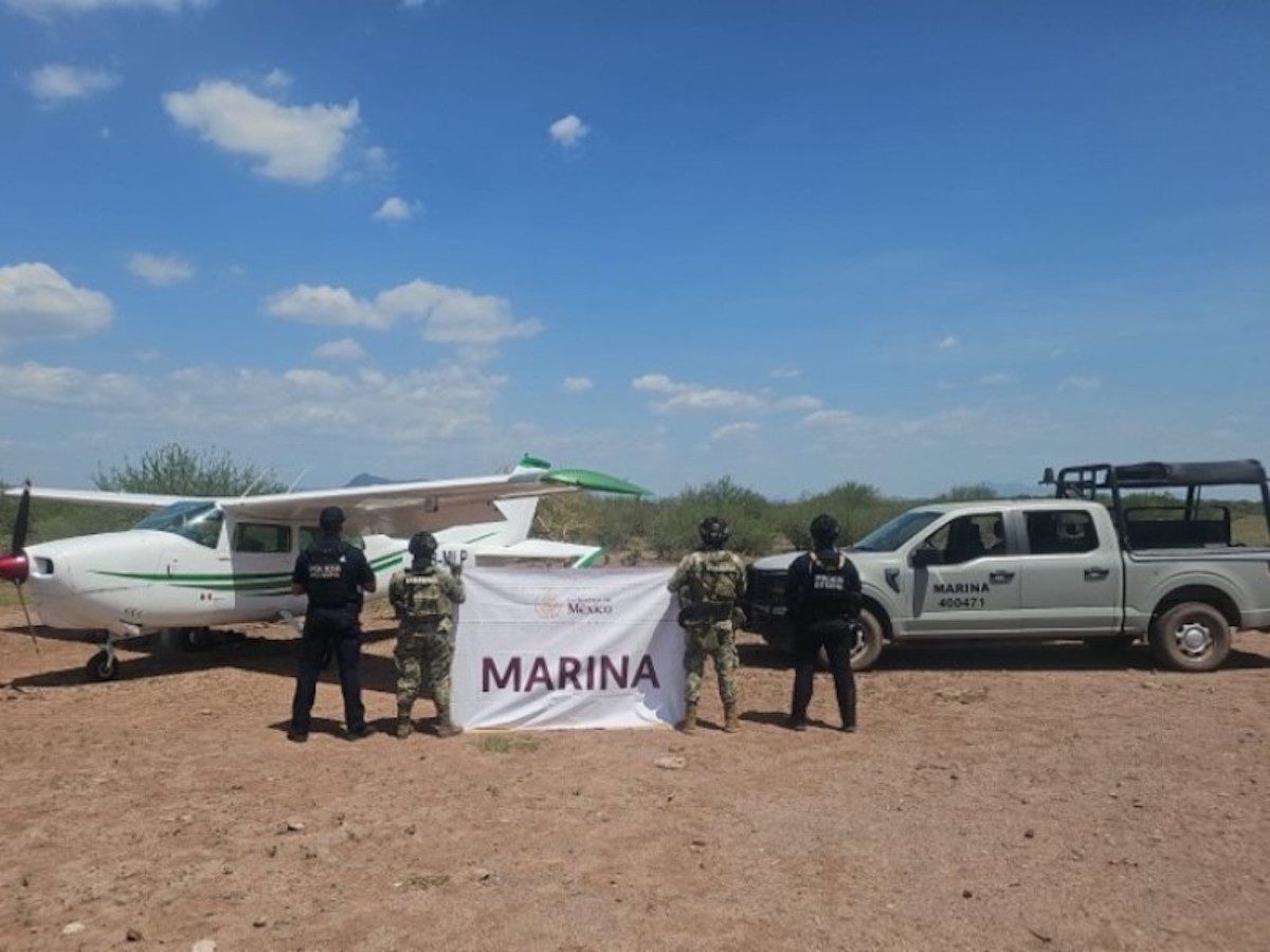 Asegura Semar avioneta con droga en pista clandestina de Cajeme