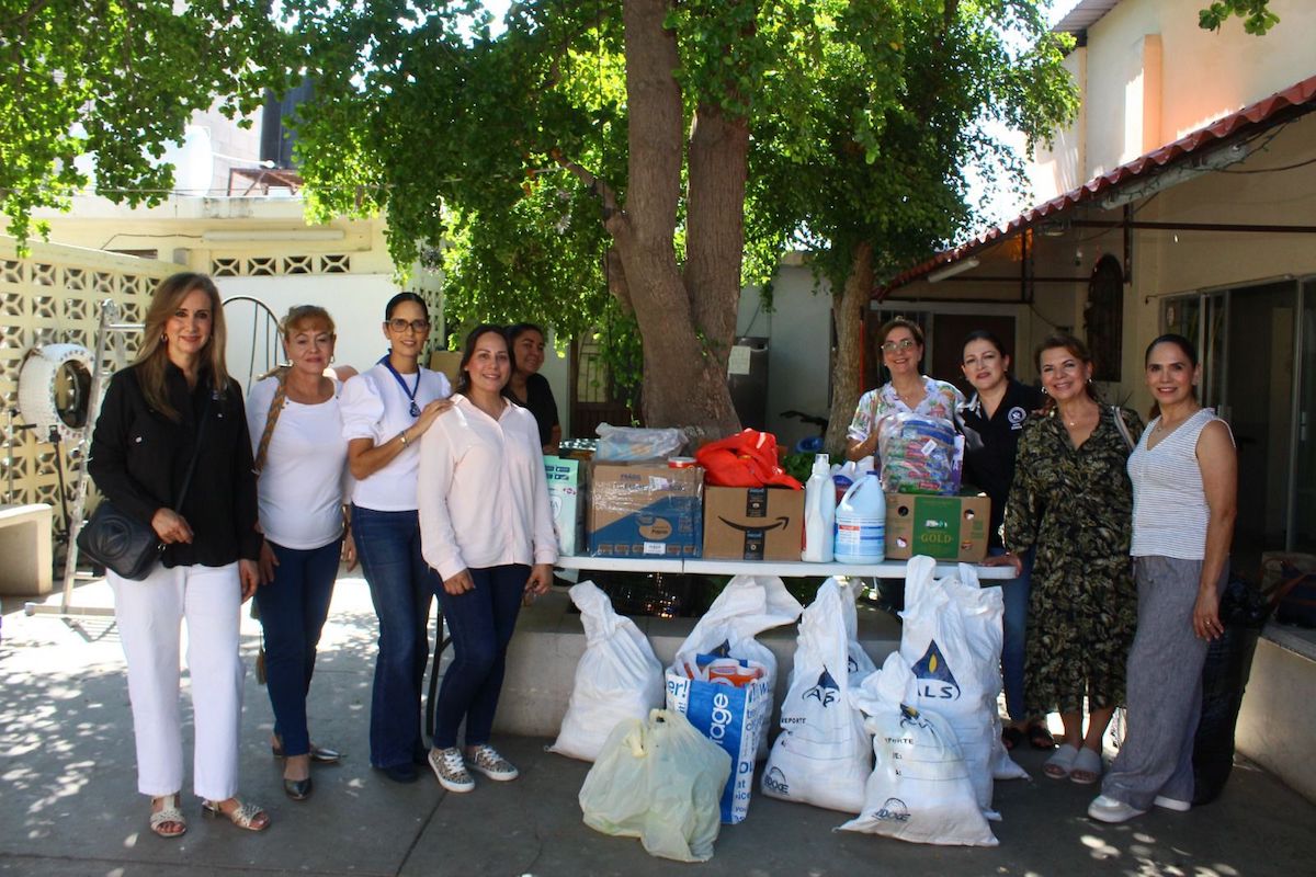 Entregan mujeres mineras kilos de ayuda a Casas Hogar