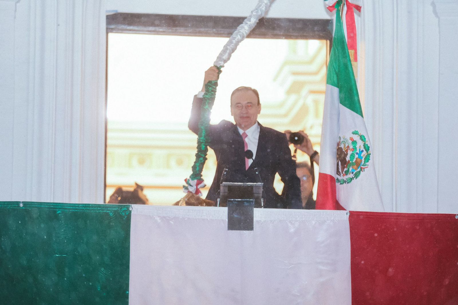 Con orgullo patrio, Alfonso Durazo conmemora el 215 Aniversario del Grito en Hermosillo