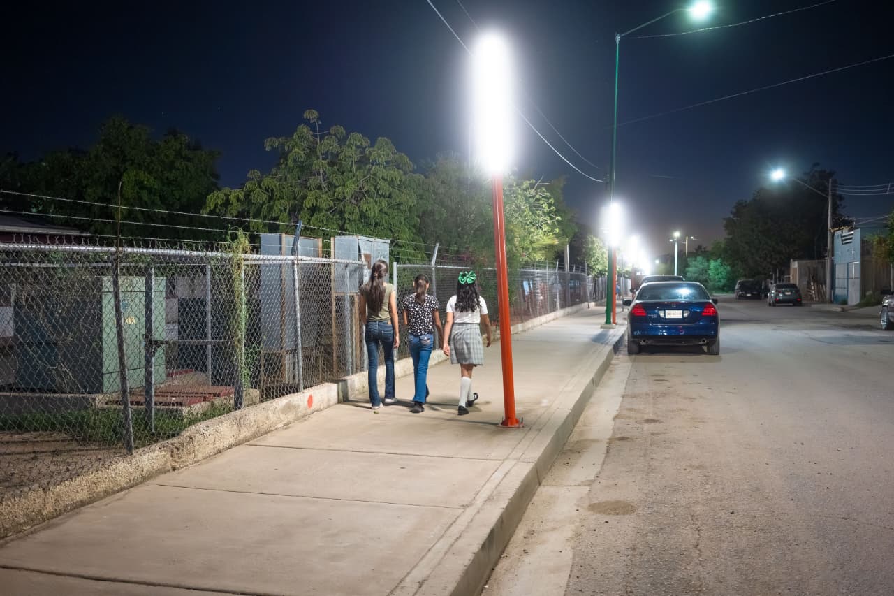 Toño Astiazarán inaugura corredor Camina Segura número 92 en la colonia Norberto Ortega