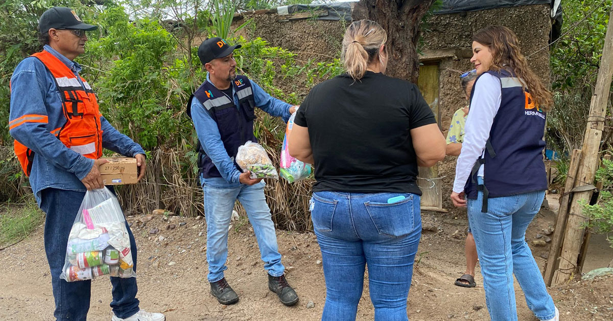 Lleva Patty Ruibal alimentos y útiles escolares a familias afectadas por lluvias de El Tazajal y La Victoria
