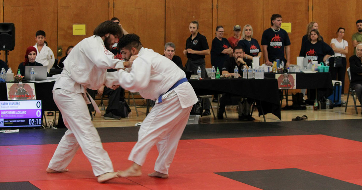Judokas de la UES ganan medallas de oro y plata en torneo internacional en Arizona