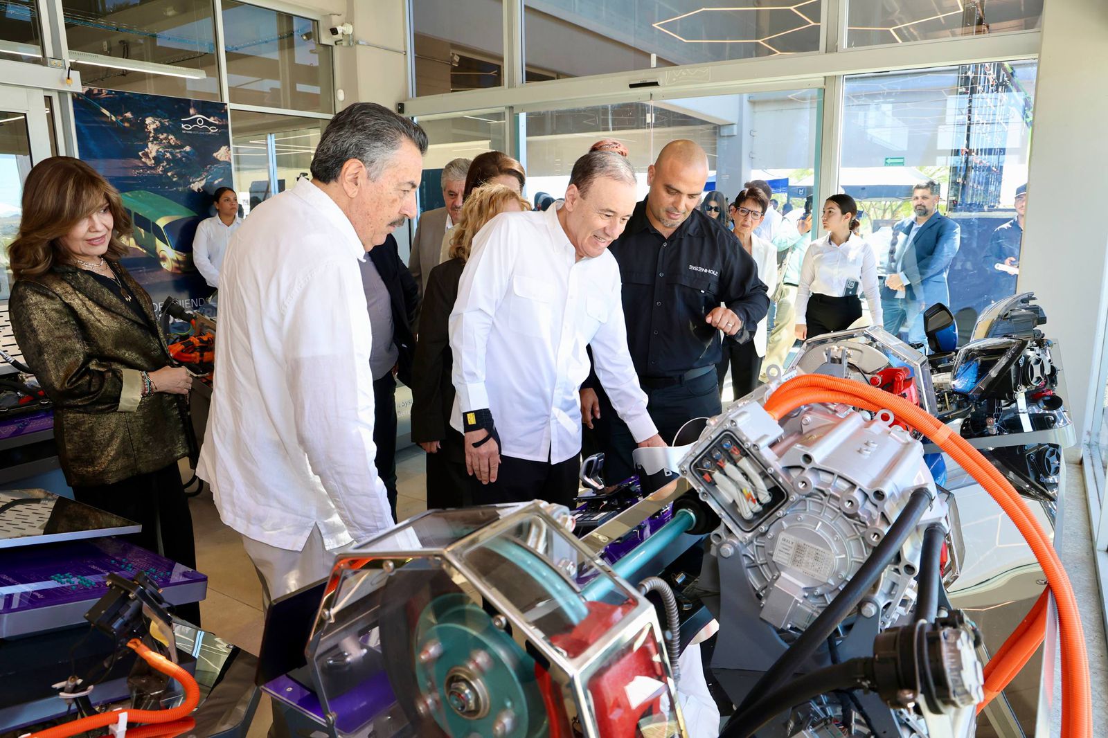 Gobernador Durazo coloca a Sonora en el mapa mundial de la electromovilidad con prototipo de vehículo eléctrico BMC