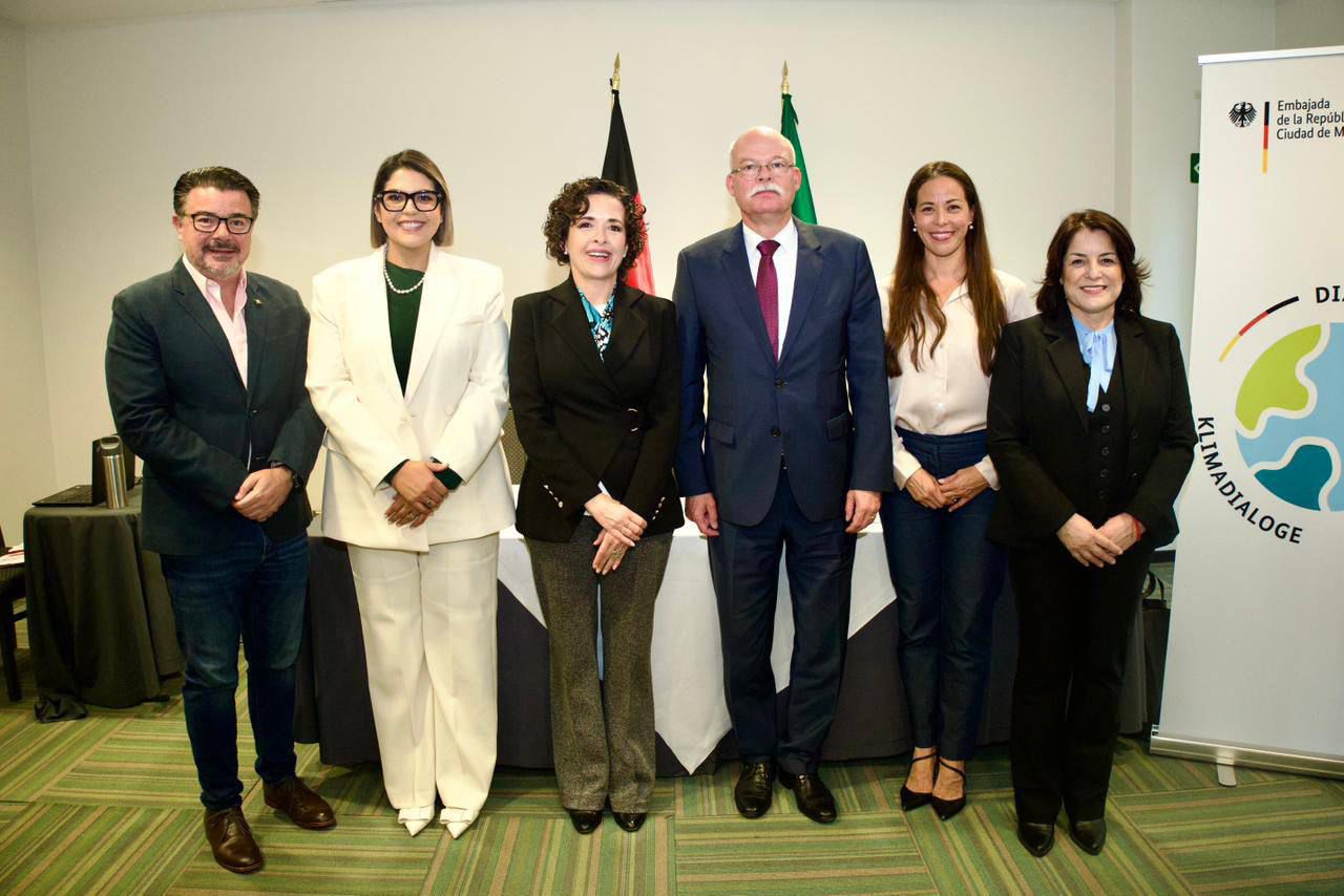 Gabriela Félix llama a tomar decisiones informadas sobre el medio ambiente en foro internacional