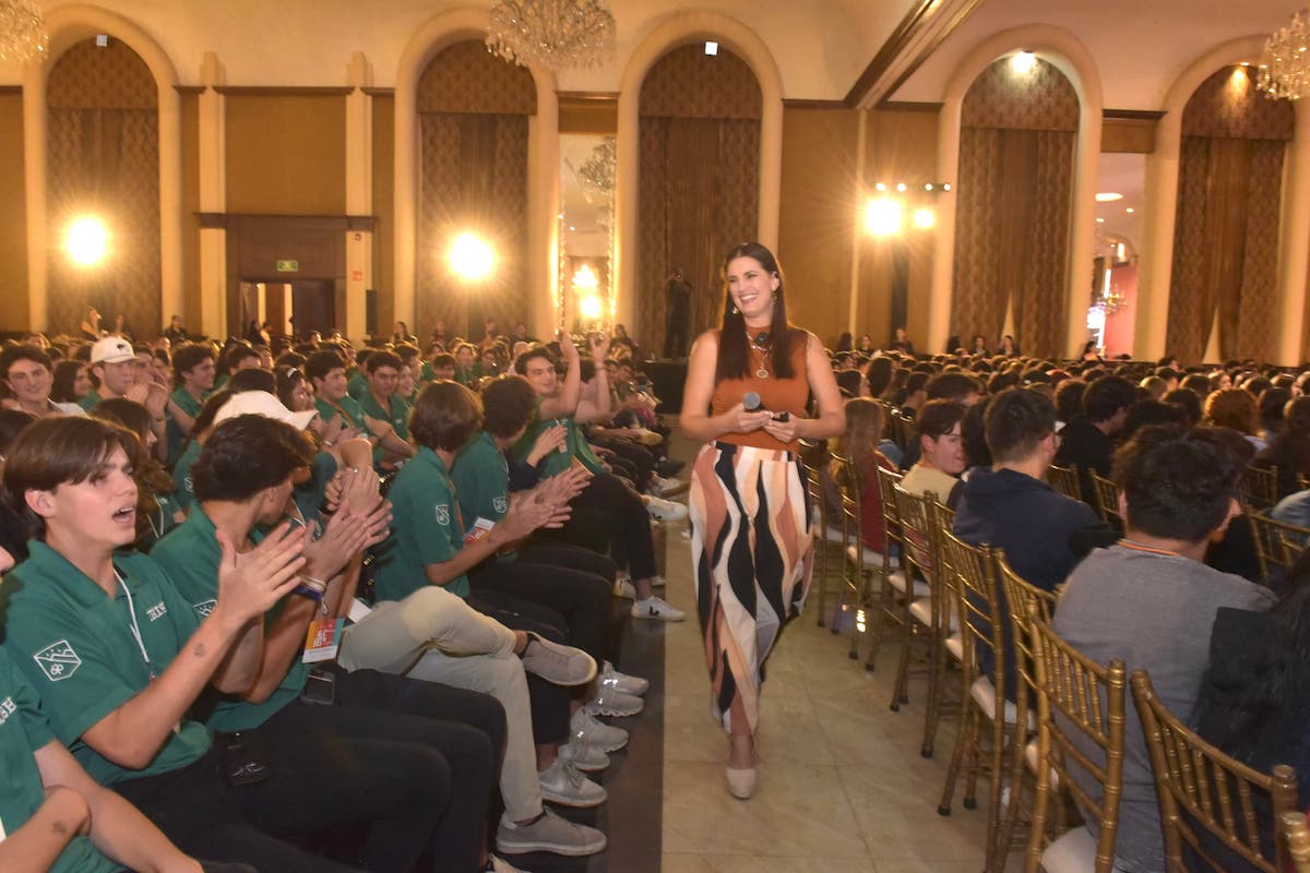 Comparte Natalia Pérez herramientas para lograr el éxito y evitar adicciones en el Tercer Congreso de la Familia de DIF Hermosillo