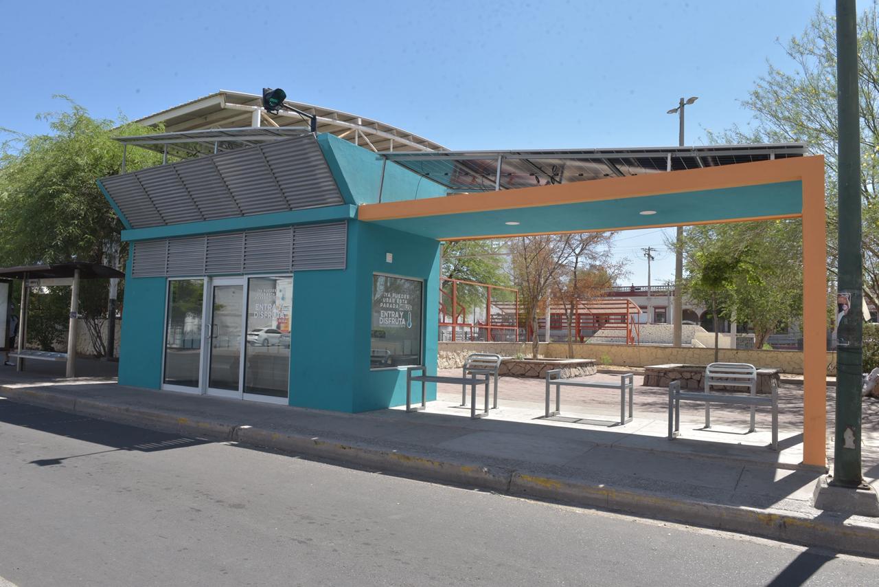 Aplican sanción administrativa por daños a parada de transporte del Gobierno Municipal