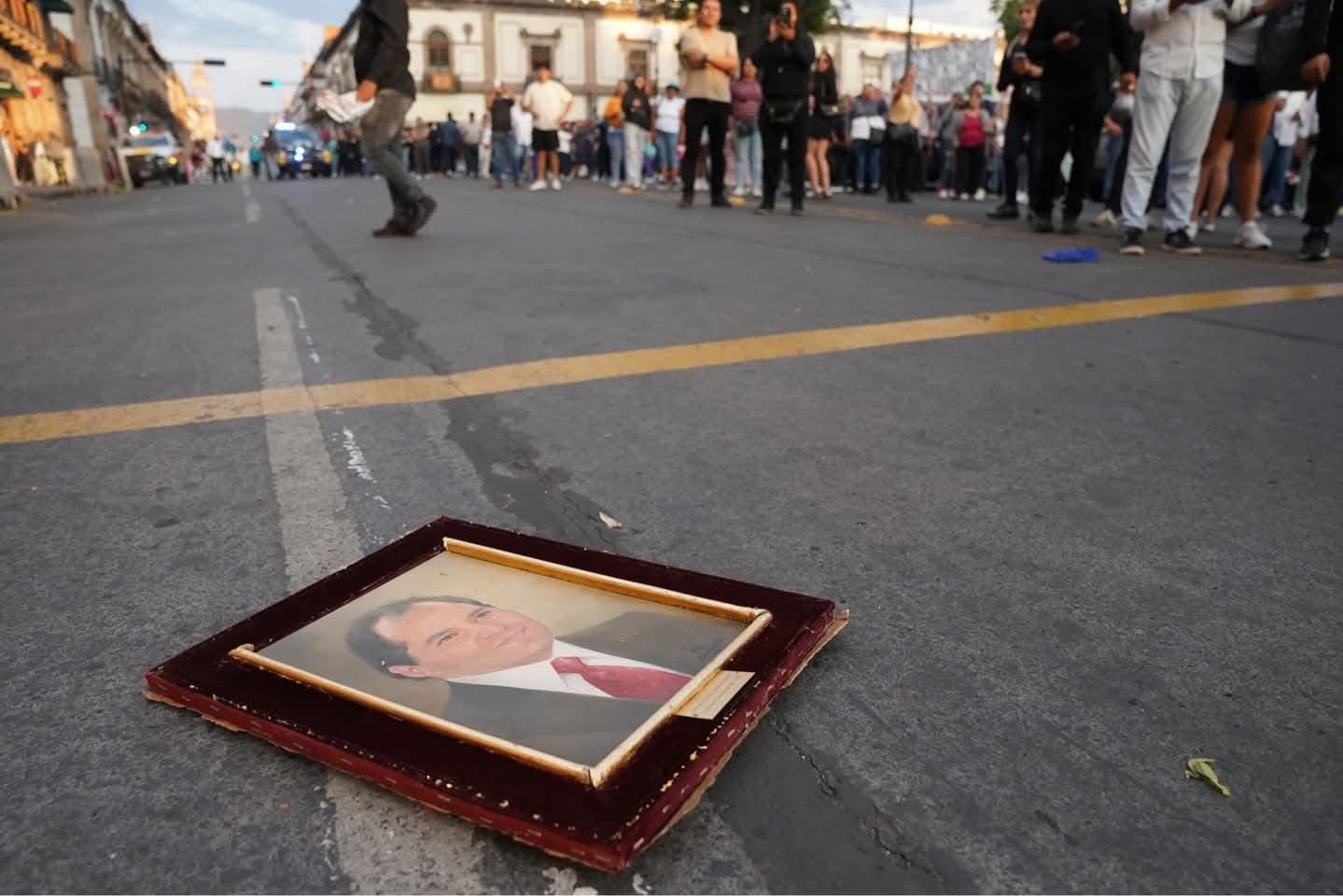 Marcha por la paz en Michoacán termina en disturbios frente a Palacio de Gobierno